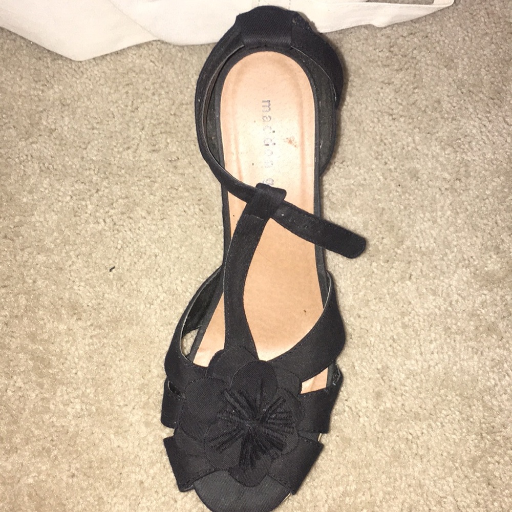 black wedges